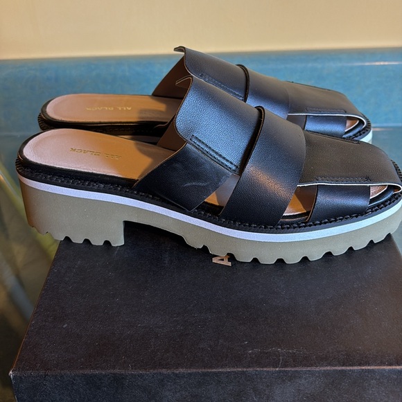 All Black Lugg Mule New in box sizes 40 (9) color is Black - Picture 2 of 9